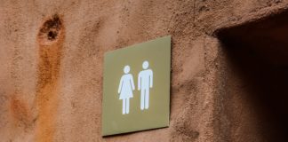 Restaurant Hires Designers To Redecorate Bathroom Without Changing Tiles, So Here’s What They Do