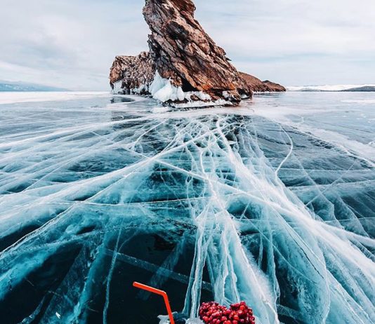 World’s Largest Freshwater Lake Looks Stunning When Frozen