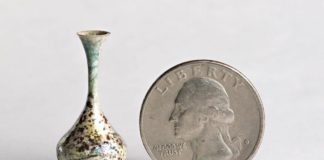 Ceramic Artist Makes Impressive Tiny Vases
