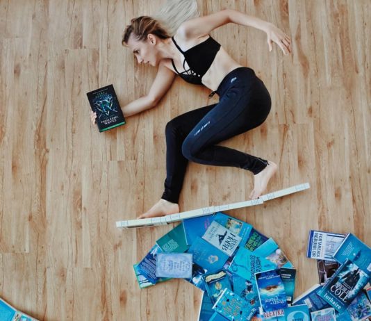 Girl Gathers Over 100,000 Instagram Followers by Turning Her Library Into Art