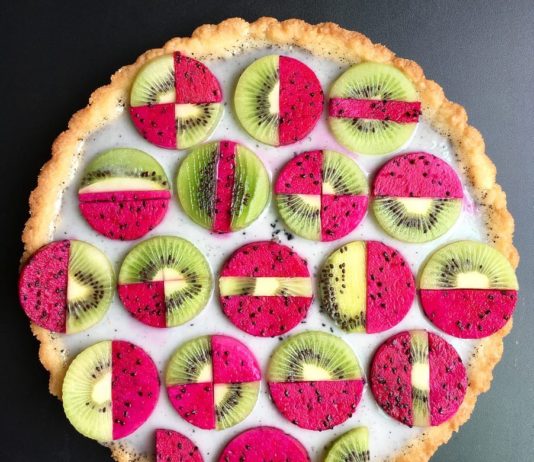 Self-Taught Baker Makes Delicious Pies with Mesmerizing Shapes and Patterns