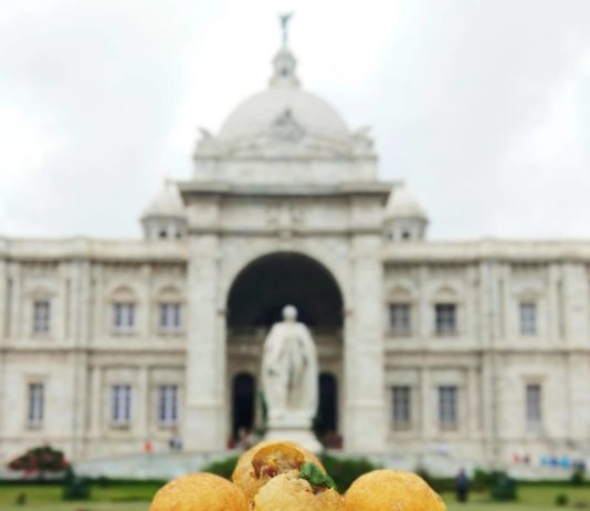 Engineer from India Carries a Yellow Plate Everywhere and Makes Epic Photos