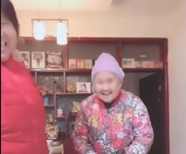 New Meme Showing Four Generations of Family Goes Viral