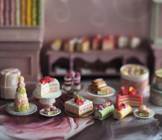 Japanese Artist Crafts Miniature Objects With Perfect Details