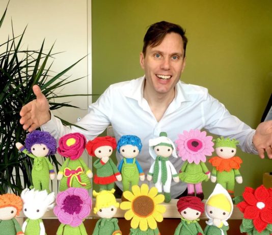 Adorable Crochet Flower Dolls by Zabbez