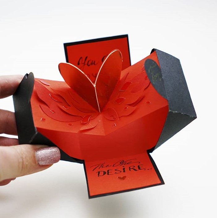 Artist Creates Beautiful Cards That Look Like PopUp Gift Boxes