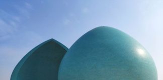 Photographer Travels to Places Where No-One Considers Goes