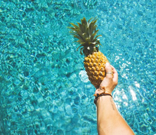 Twitter Users Discover a New and Fun Way to Peel a Pineapple