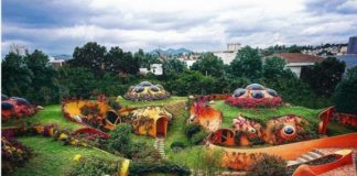 Organic Architecture Perfectly Integrates Into Its Surroundings