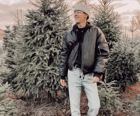 Instagrammer Gains Thousands of Followers by Pretending to Be Super Rich