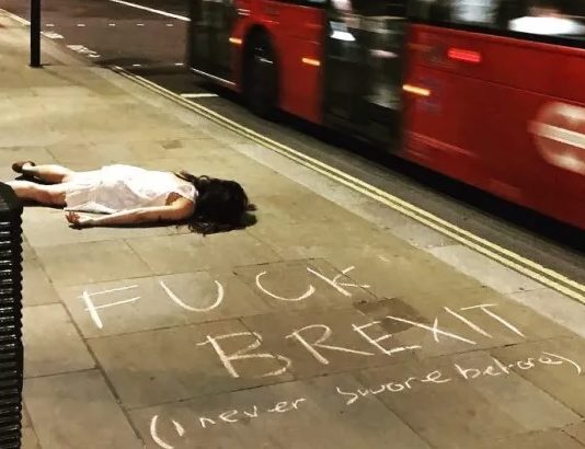 Woman Drops “Dead” In Front of Famous Landmarks In Hilarious Act of Protest Stefdies