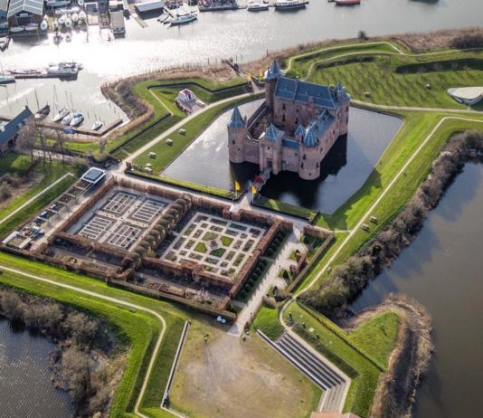 Programmer Travels The World And Captures Its Beauty