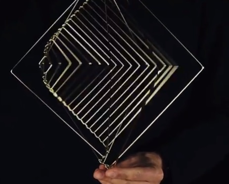 Square Wave – A Mind-Bending Kinetic Toy With Hypnotizing Revolutions