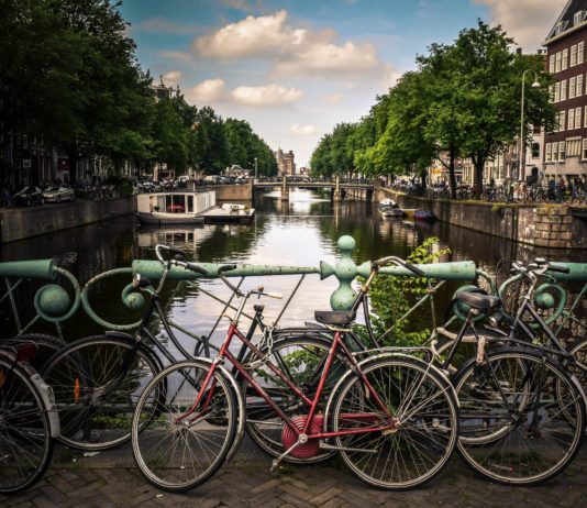 3 Creative And Incredibly Delicious Foods to Try In Amsterdam!