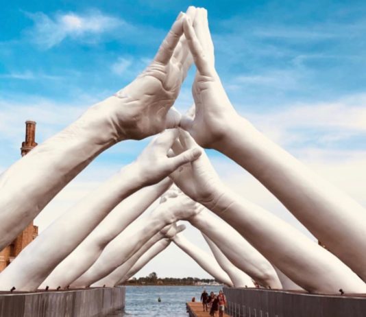 This Giant Hand Sculpture is the Most Creative Thing You’ll See Today