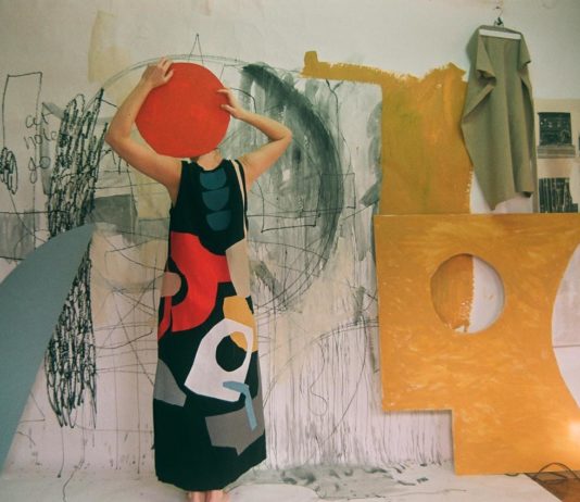 Ellen Rutt’s Abstract Art Elevates Its Surroundings