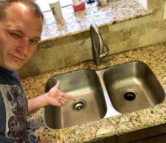 This Guy Went Viral for Posting Photos of Himself Cleaning Michael Oonk