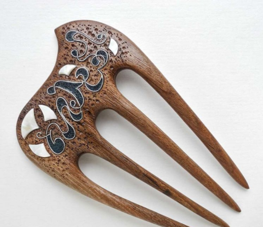 Russian Artists Creates Vintage-Looking Hair Accessories and Jewelry