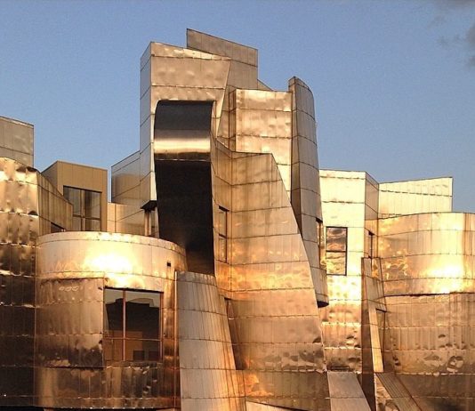 Frank Gehry’s Futuristic Architectural Designs