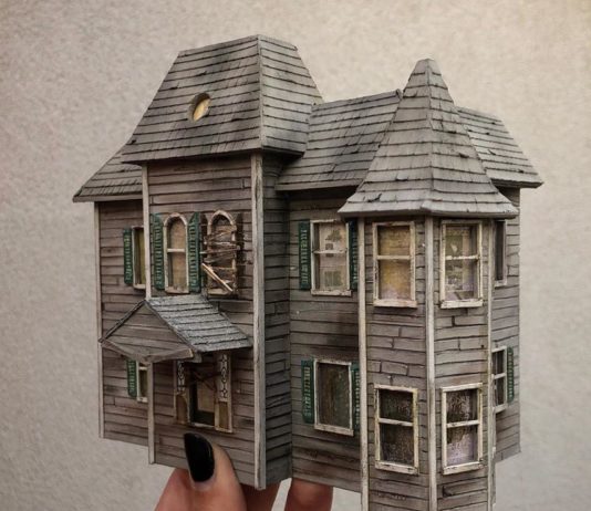 Susete Saraiva Makes Miniature Haunted Houses
