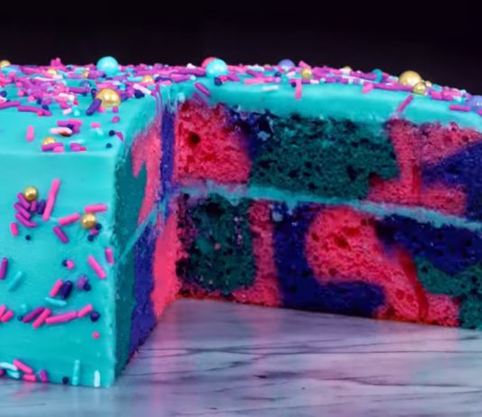 See Marble Cakes Being Sliced in This Amazing Stop Motion Video