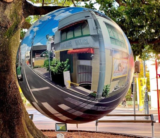 Artist Paints the Japanese Suburbs on Spheres