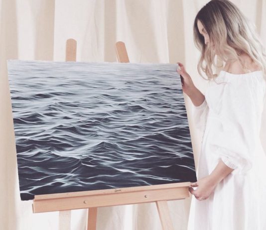 Artist Quits Job to Pursue Her Passion of Drawing Sea Waves