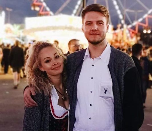 Boyfriend Gives Girlfriend “Love Pills” to Help With Her Mental Health