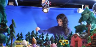 Andrea Love Uses Wool to Make Impressive Animations