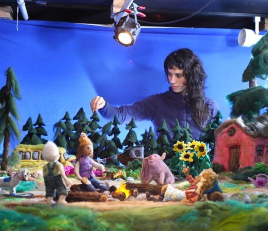 Andrea Love Uses Wool to Make Impressive Animations