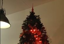 This Engineer Turned His Christmas Tree Into a Snake Game