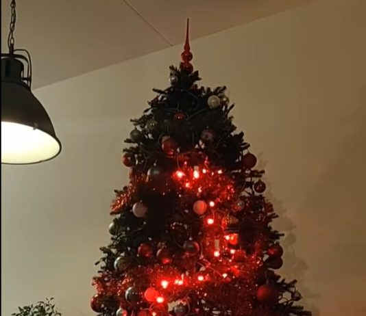 This Engineer Turned His Christmas Tree Into a Snake Game