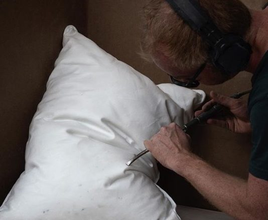 Artist Makes “Pillows” From White Marble