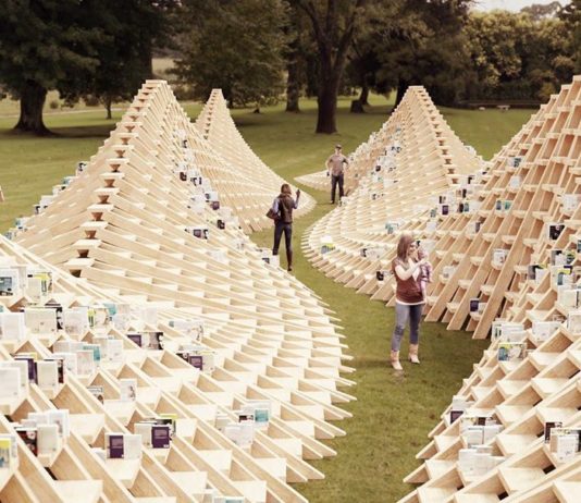 Company Creates Amazing Open Air Bookcase
