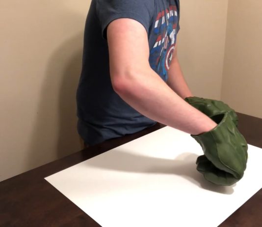 High School Student Challenges Himself To Draw With Hulk Hands