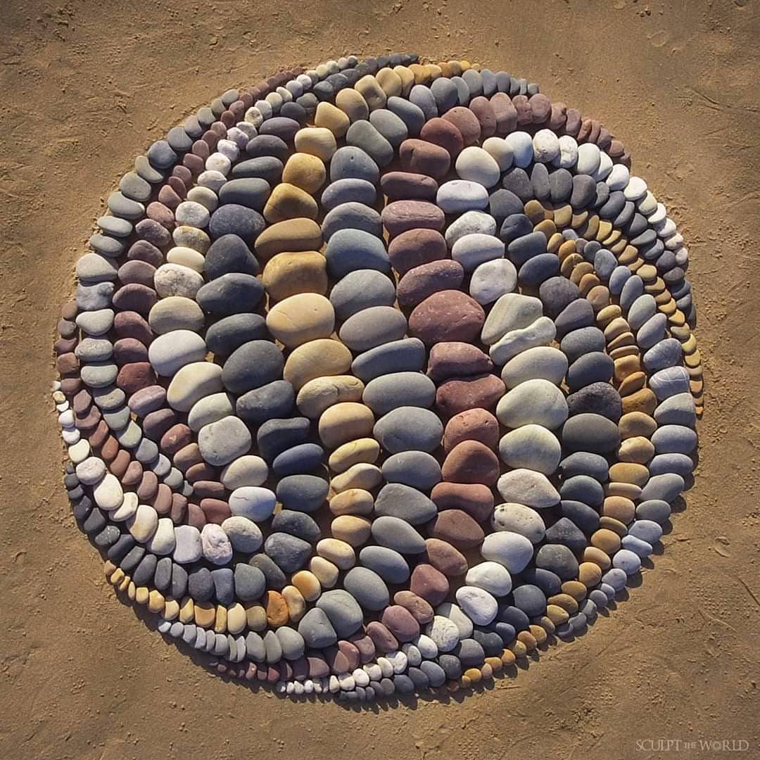 Artist Creates Stunning Stone Arrangements On the Beach PlayJunkie