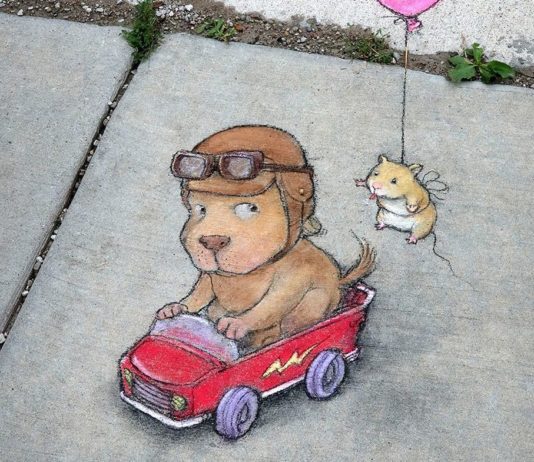 David Zinn Creates Adorable Small-Scale Chalk Artworks on Sidewalk