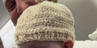 Stranger Makes a Crochet Beanie for a Well-Behaved Baby on Its First Flight