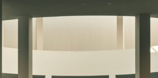 Employee Hangs His Own Painting at Munich Museum and Loses His Job Pinakothek der Moderne, München, Deutschland