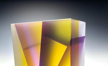 Artist Creates Glass Pieces Inspired by Fascination With the Science of Cells