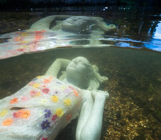 These Underwater Sculptures by Jason Decaires Taylor Will Leave You Amazed