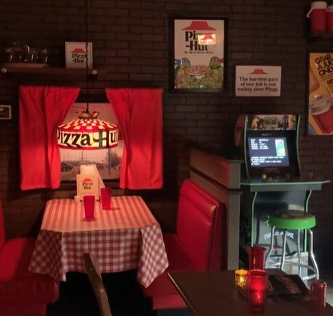 Woman Goes Viral After Transforming Her Garage into a Retro Pizza Hut Restaurant