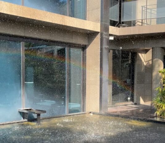 Korean Café Offers its Customers a Rainy Day Experience Every Day