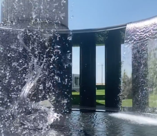 Zheng Lu’s Metal Sculptures Look Like Splashes of Water Frozen in Time